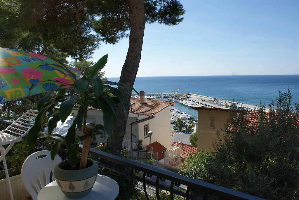 Appartamenti La Pineta Marina dʼMarina dʼAndora